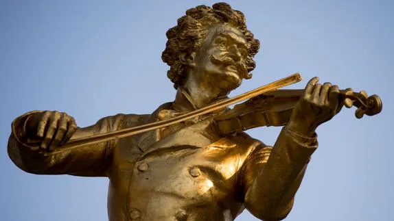 Estatua dedicada a Strauss en Viena. 