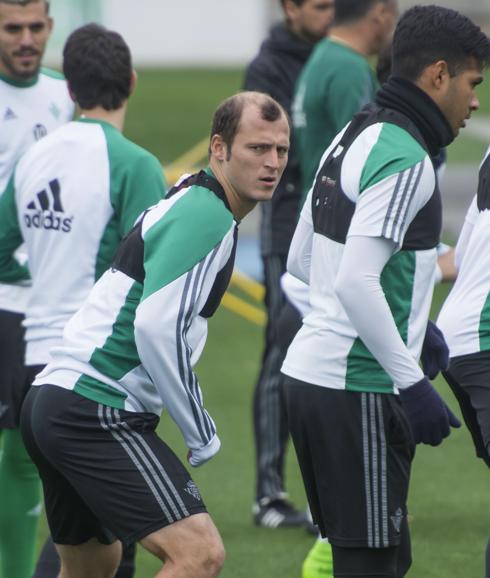 Roman Zozulya, en un entrenamiento con el Betis. 