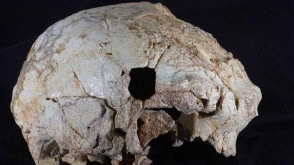 Fragmento del cráneo hallado en Aroeira (Portugal).