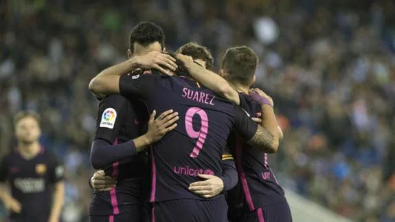 Los jugadores del Barcelona celebran un gol. 