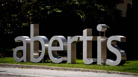 Logotipo de Abertis en la sede de la compañía en Madrid.