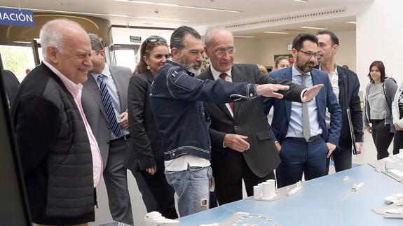 Antonio Banderas junto a Francisco de la Torre, alcalde de Málaga.