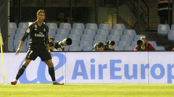 Cristiano Ronaldo celebra uno de sus goles al Celta. 