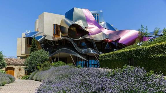 Las bodegas de Marqués de Riscal, en Elciego (Álava) son punto de referencia en el turismo enogastronómico.