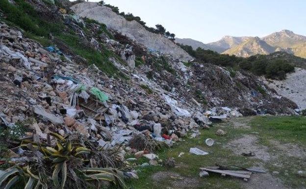 El vertedero ilegal del río de la Miel, en la zona oriental de Nerja, funcionó entre 2000 y 2016.