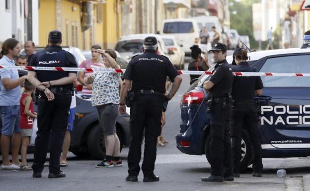 Dispositivo policial en el lugar de los hechos.