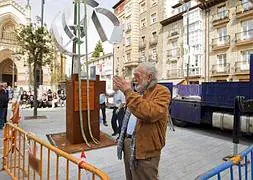 Colocan una escultura de Basterretxea en la calle Prado