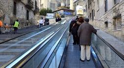 Vecinos utilizan las rampas en su primer día en marcha. / J. Andrade