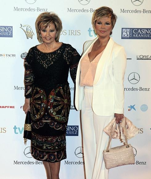 La presentadora junto a su madre, María Teresa Campos. 