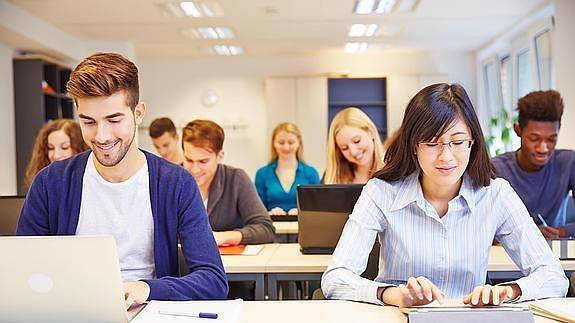 Un grupo de estudiantes universitarios. 