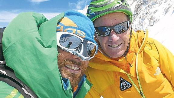 Alex Txikon y Denis Urubko, a 7.600 metros en la cara norte del Kangchenjunga.