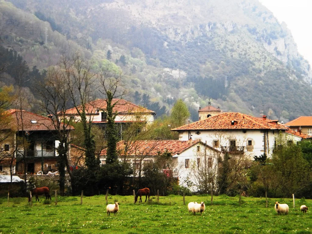 Vista del pueblo de Lanestosa. 