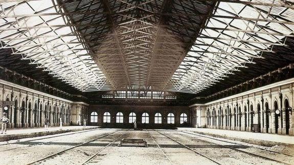 Vista interior de la estación de Abando de Bilbao (1870). 