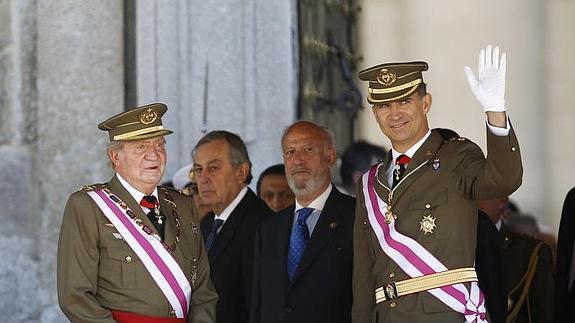 El Rey y el Príncipe, en el acto castrense de El Escorial.