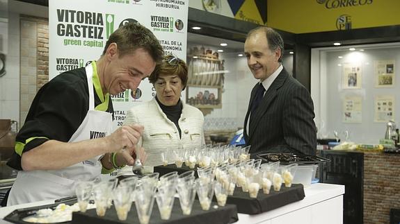 Hosteleros vitorianos promocionaron los pintxos de la ciudad en Fitur