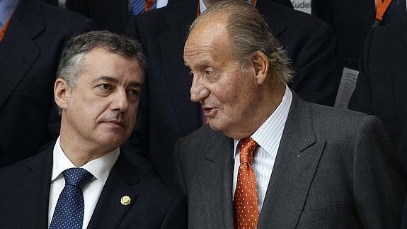 El lehendakari, Iñigo Urkullu, y el Rey don Juan Carlos.