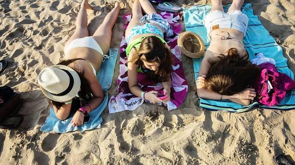 En otro países está permitido que los menores trabajen en tareas menores. 