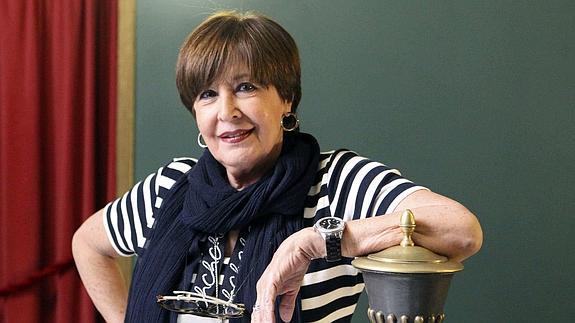 La actriz Concha Velasco posa en el Teatro Principal de Zaragoza.