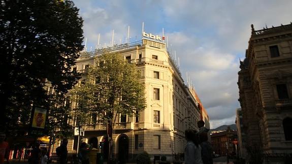 El edificio afronta una tercera etapa tras ser residencia palaciega y sede bancaria.