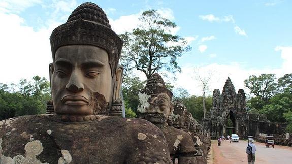 Uno de los accesos a la ciudad de Angkor Thom.