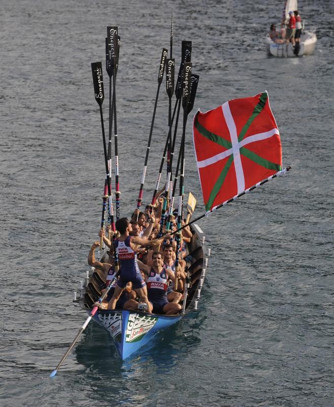 Los del 'Bou Bizkaia' celebrando la victoria. 