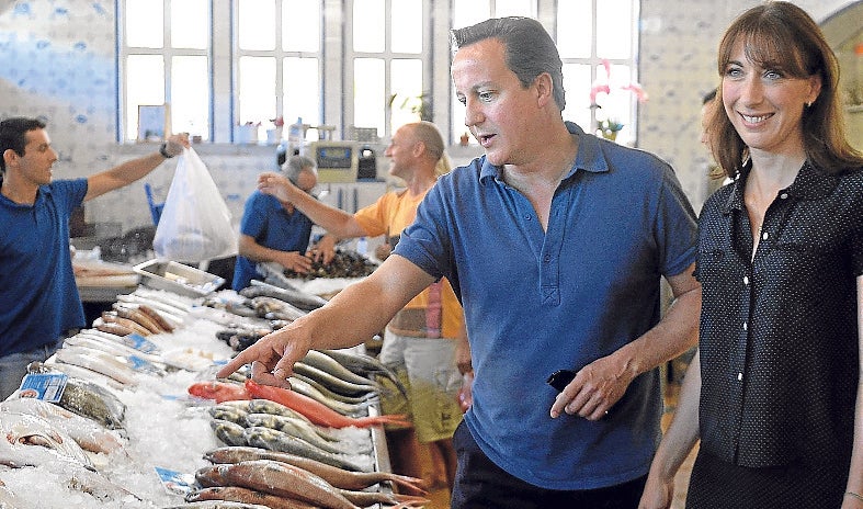 Cameron y su mujer visitaron un mercado similar en 2013.