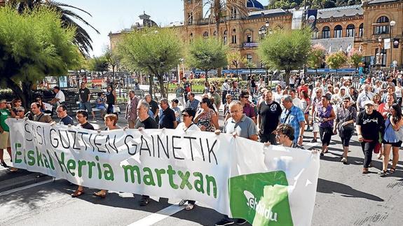 Manifestación celebrada por la izquierda abertzale al inicio de la Semana Grande de 2013.