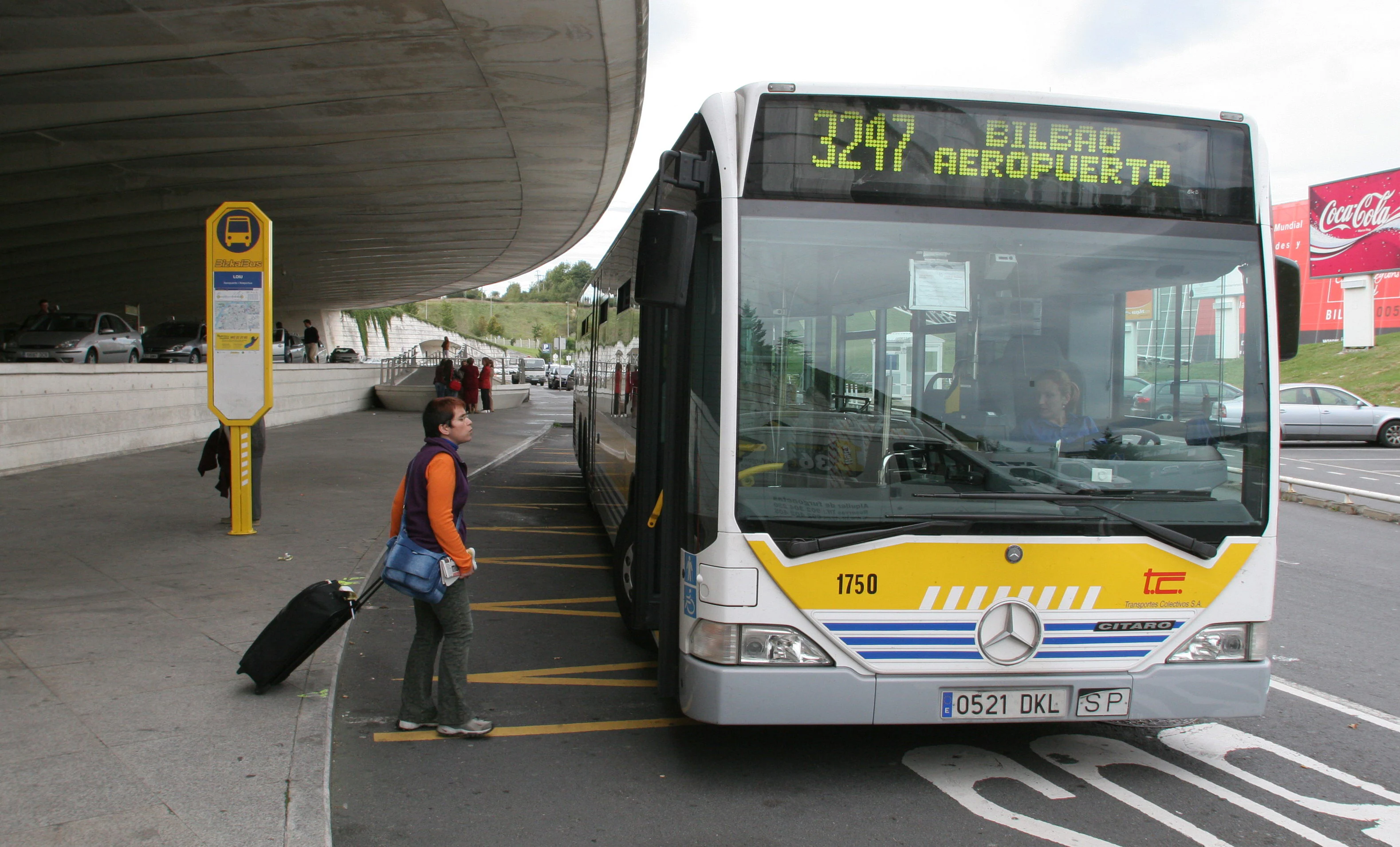 La única manera de llegar de Vitoria a Loiu en autobús es con un transbordo en Termibus 