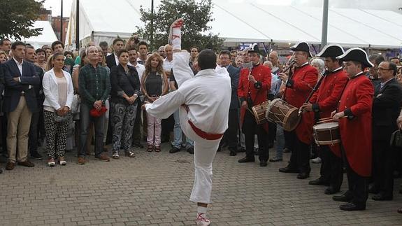 Un aurresku de honor ha presidido el acto.