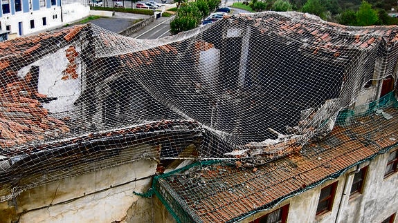 La techumbre del edifcio se vino abajo el pasado viernes.
