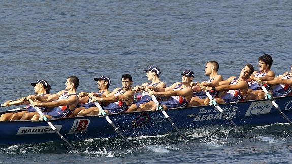 Urdaibai durante la primera jornada de la Bandera de La Concha.
