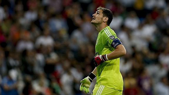 Iker Casillas recibió una pitada monumental de la afición del Real Madrid tars el partido contra el Basilea.