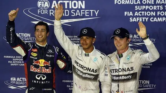 Hamilton celebra la primera posición.
