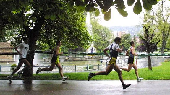 Corredores en el Parque de Doña Casilda.