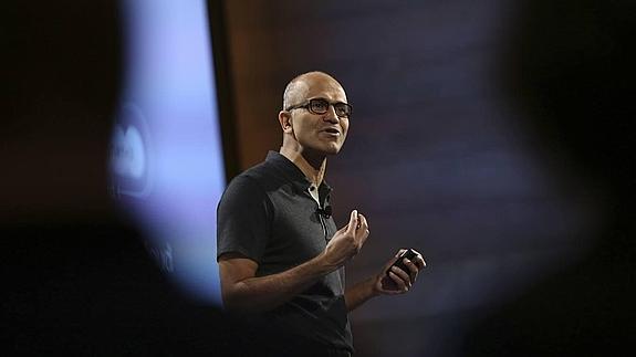 Satya Nadella, CEO de Microsoft, se produjeron durante una conferencia sobre mujeres e informática.