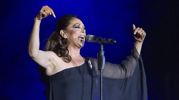 Isabel Pantoja, en uno de sus últimos conciertos.