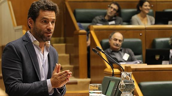 Sémper, durante un pleno en el Parlamento Vasco. 