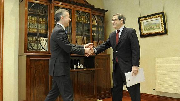 Iñigo Urkullu y Mario Fernández, en febrero del año pasado.