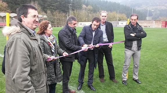 Inauguración del campo de entrenamiento Atxabalpe, en Arrasate.