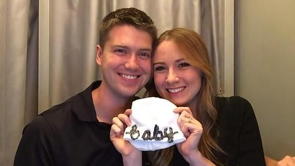 El sorprendente anuncio de embarazo en un fotomatón, nuevo viral de Internet