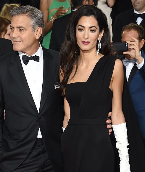 George Clooney y Amal Alamuddin, en la alfombra roja de los Globos de Oro.