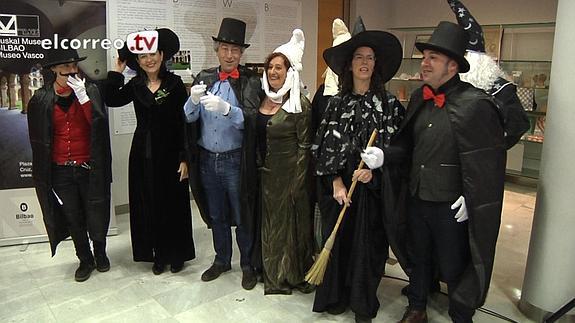 Los concejales del Ayuntamiento de Bilbao se han disfrazado esta mañana.