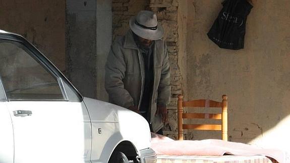 La víctima, el pasado 5 de febrero, fecha en que falleció en plena calle su amigo, otro indigente.