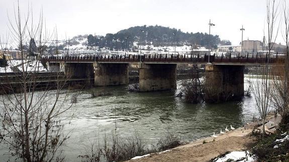 Alertan de posibles "niveles extraordinarios" del Ebro en Miranda por el deshielo