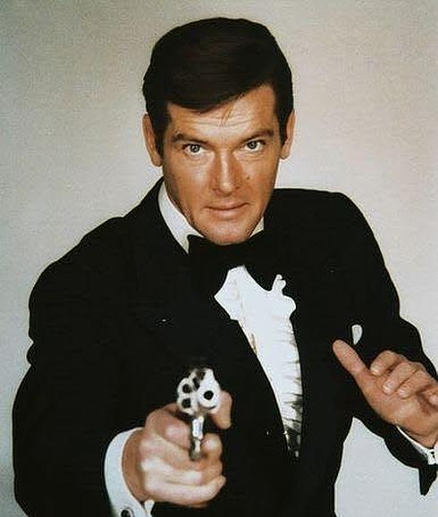 Roger Moore encarnó al agente británico 007.