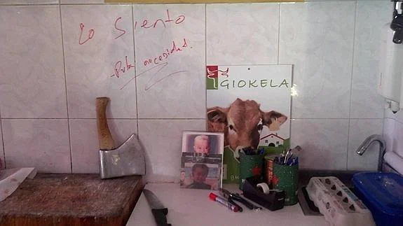 El mensaje escrito en la pared.