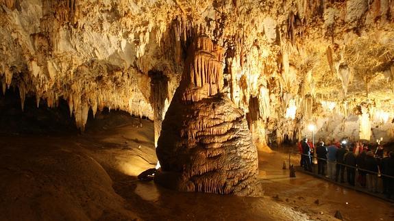 Cuevas de Pozalagua, en el valle de Carranza.