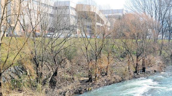 Los cauces del río aparecen devastados por la fuerza con la que bajó el agua en la crecida.