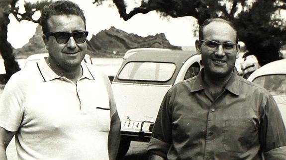 Ángel Salvatierra (dcha) junto a su hermano José Manuel
