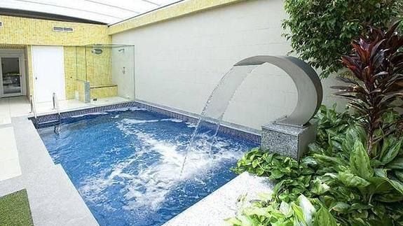 Piscina del Zouk Hotel, en Alcalá de Henares. 